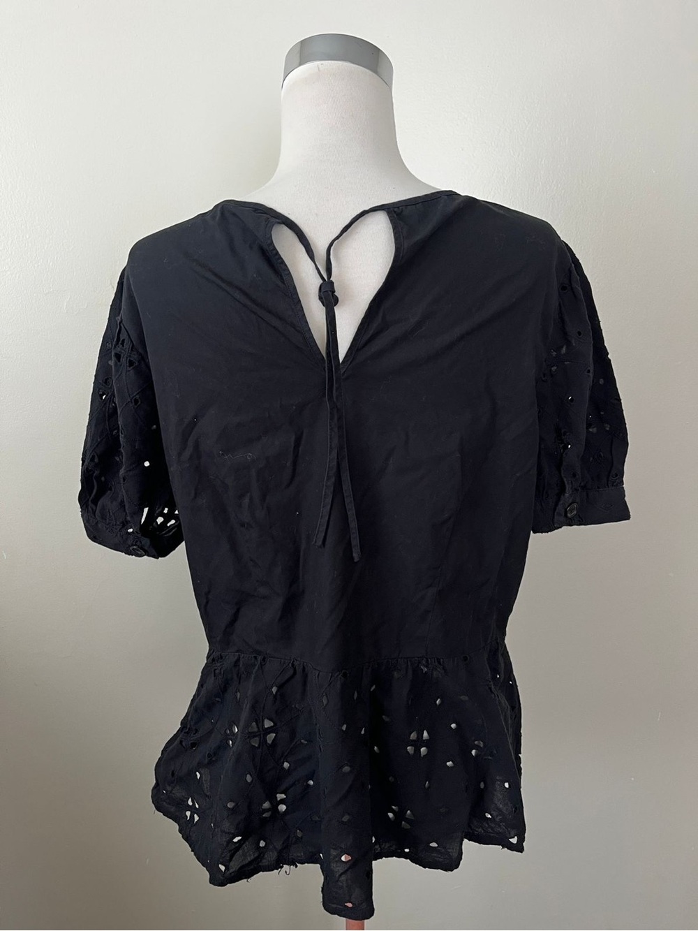 Who What Wear Black Eyelet Peplum Top - Picture 3 of 6